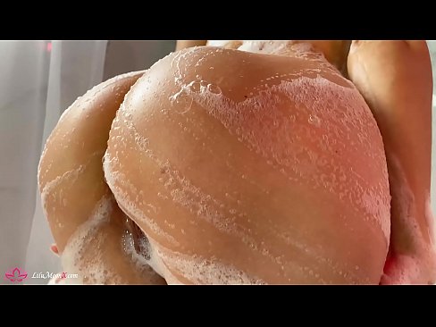 ❤️ 布鲁内特在淋浴时用振动器自慰阴部达到强烈的高潮 ☑ Sex video❤